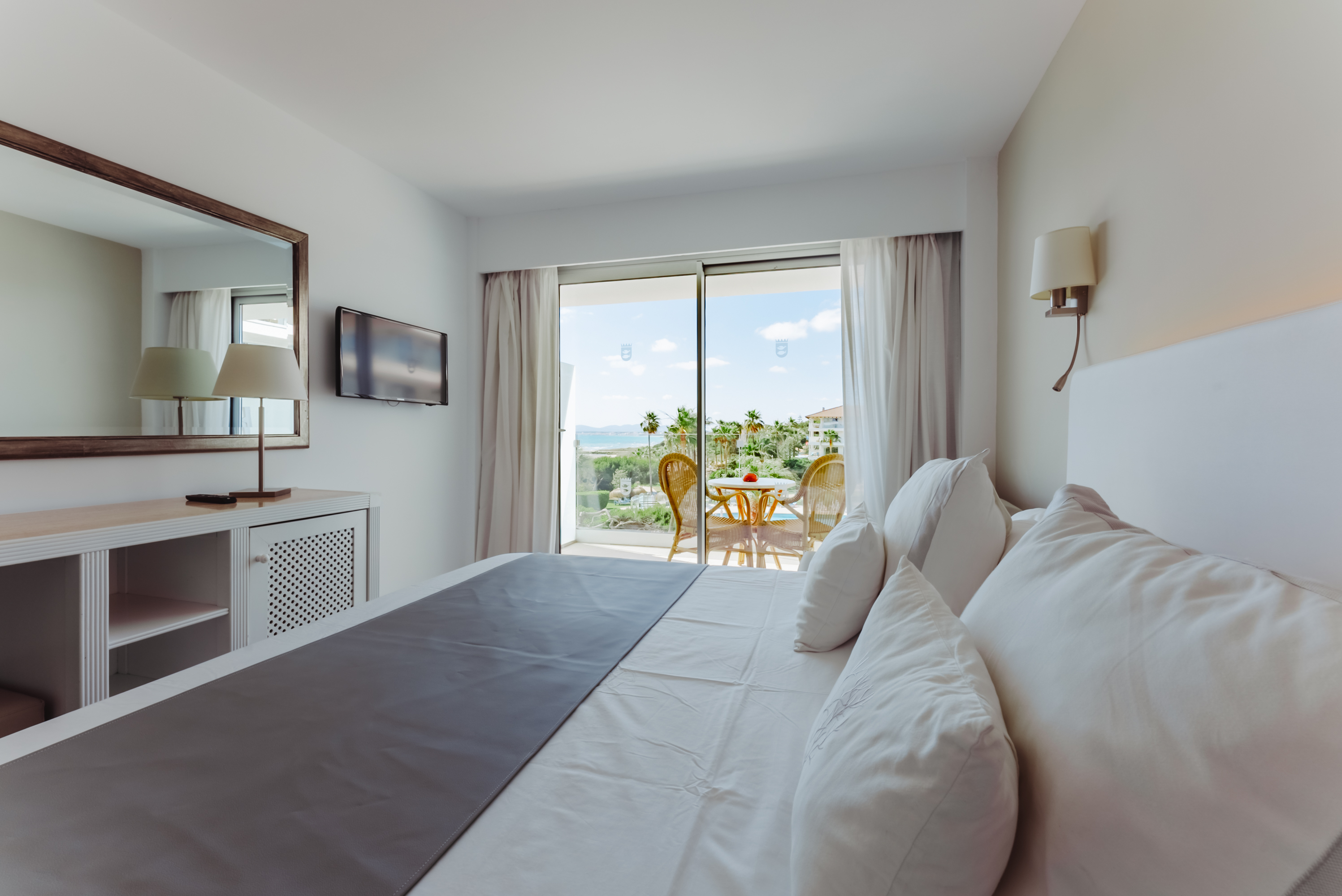 Superior, Double Bed, Lateral Side Sea View, Balcony