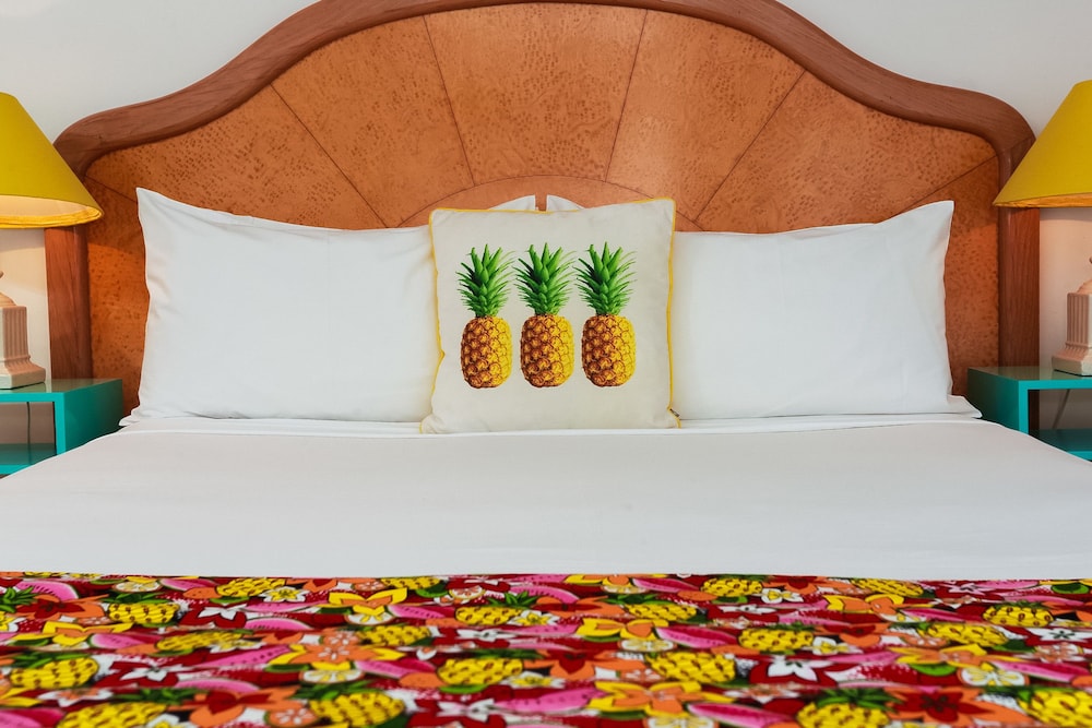 PORT DOUGLAS MOTEL 26/73