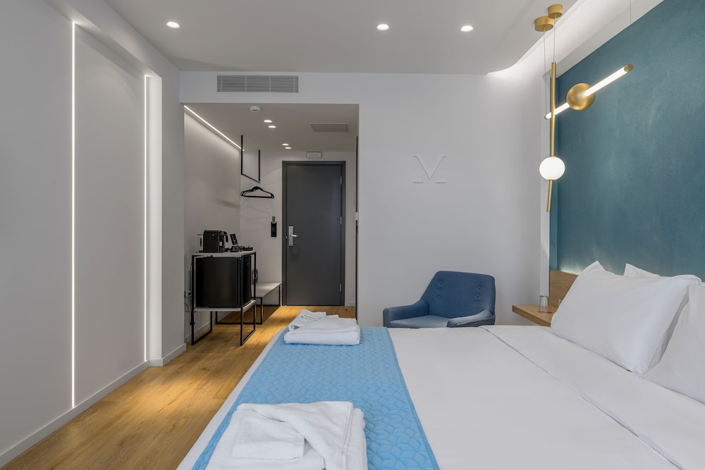 EXECUTIVE, SUITE