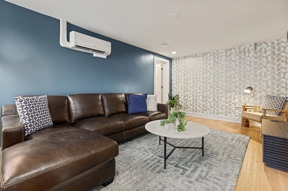 Surrey Beach House 34/50