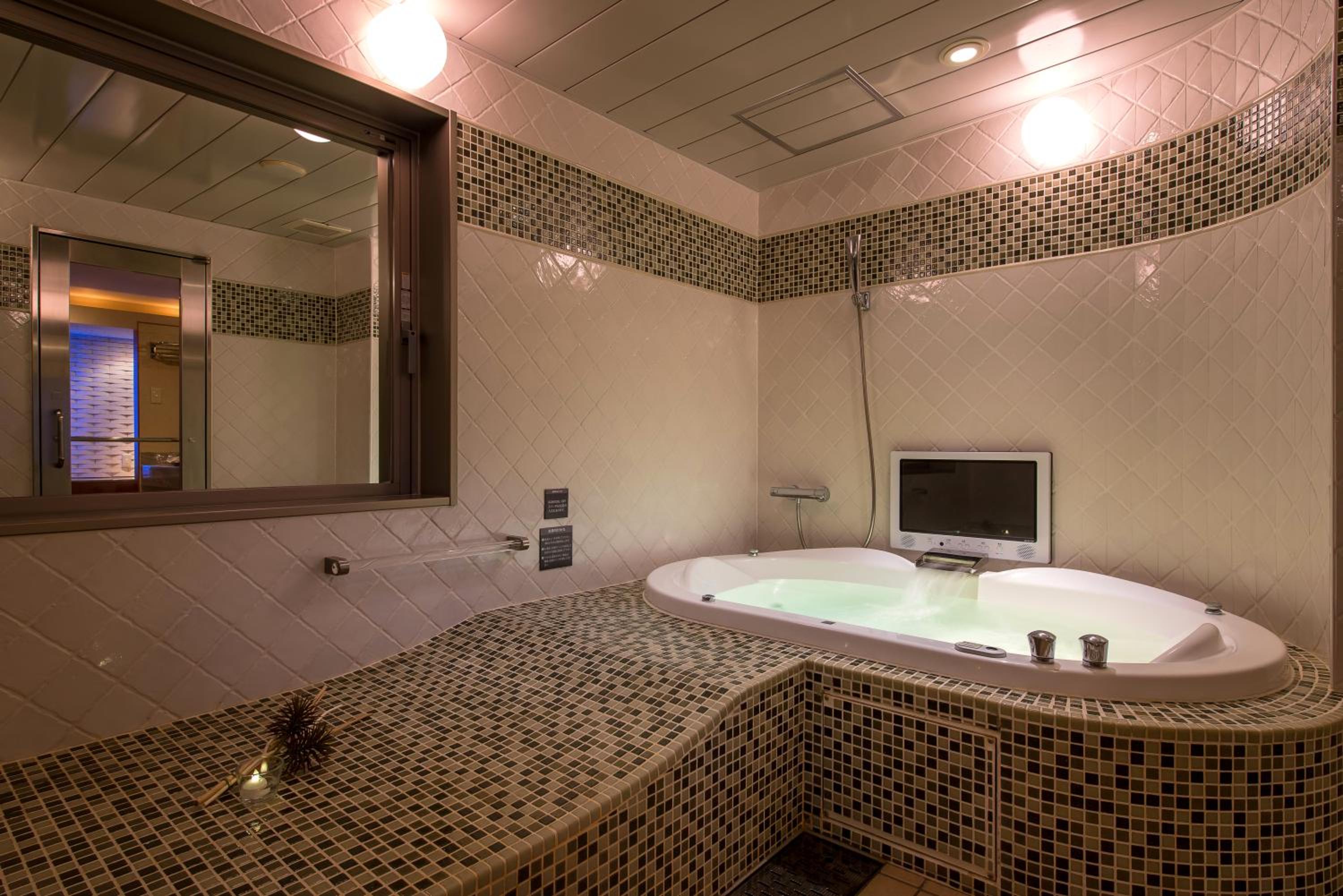Hotel C. Chiba Shiroi 50/58