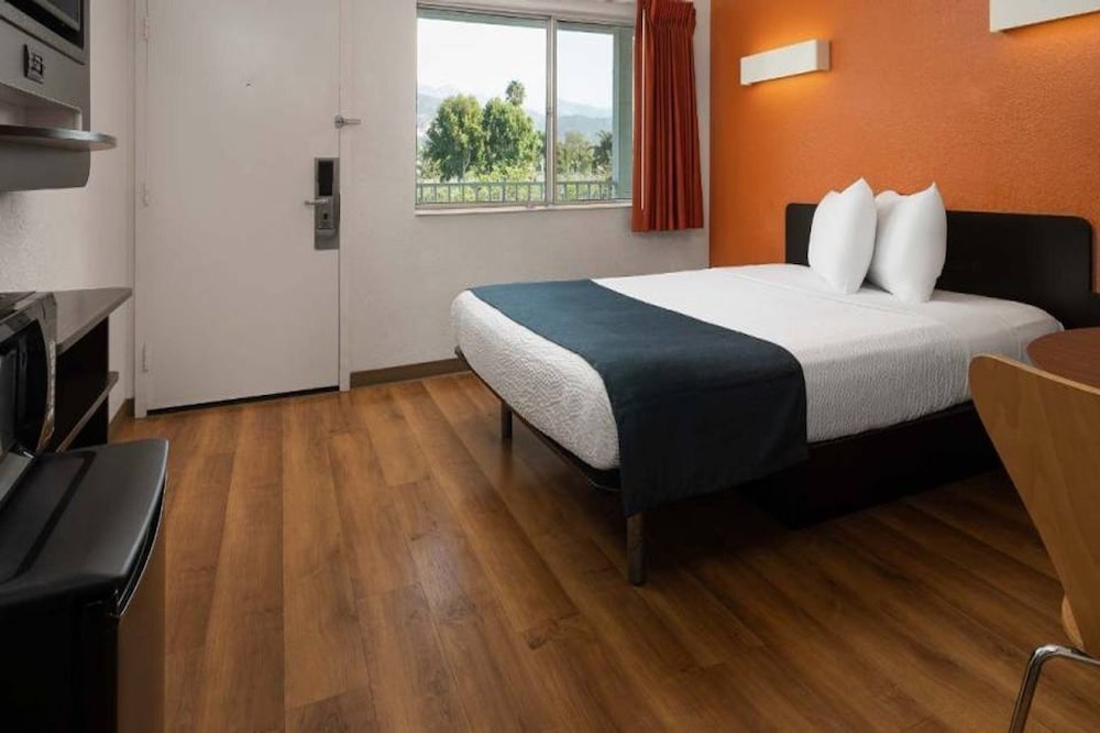 Motel6 Carpinteria, CA - Santa Barbara - North 33/59