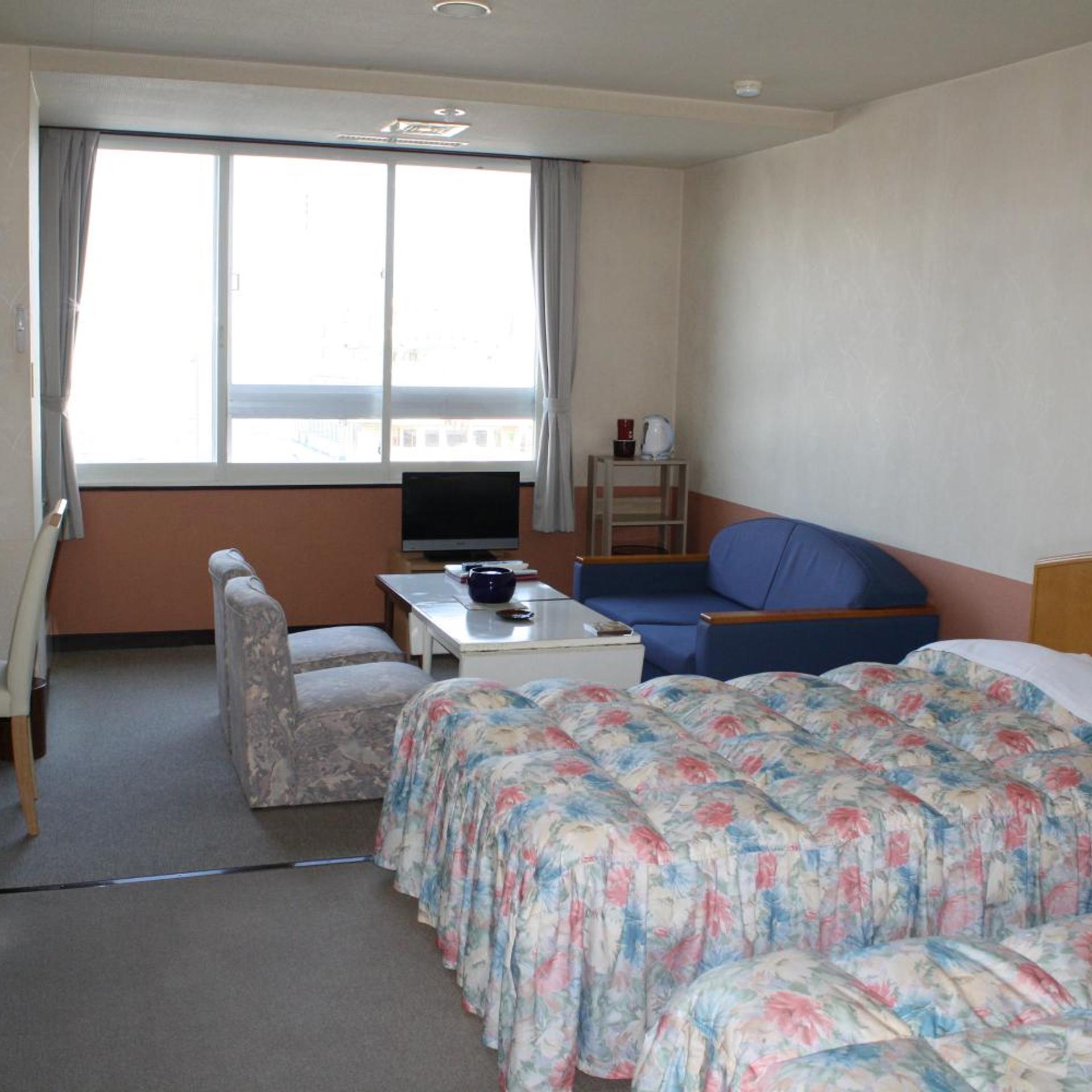 غرفة بسريرين منفصلين بإطلالة على البحيرة بحمام خاص، Hotel Grand Toya 3/9