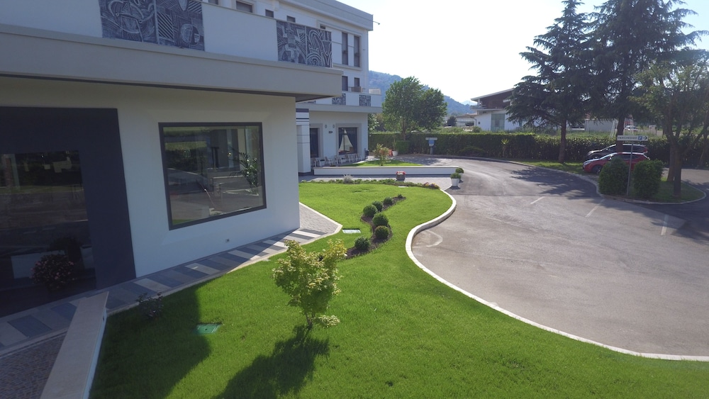 HOTEL DEGLI AMICI 37/42