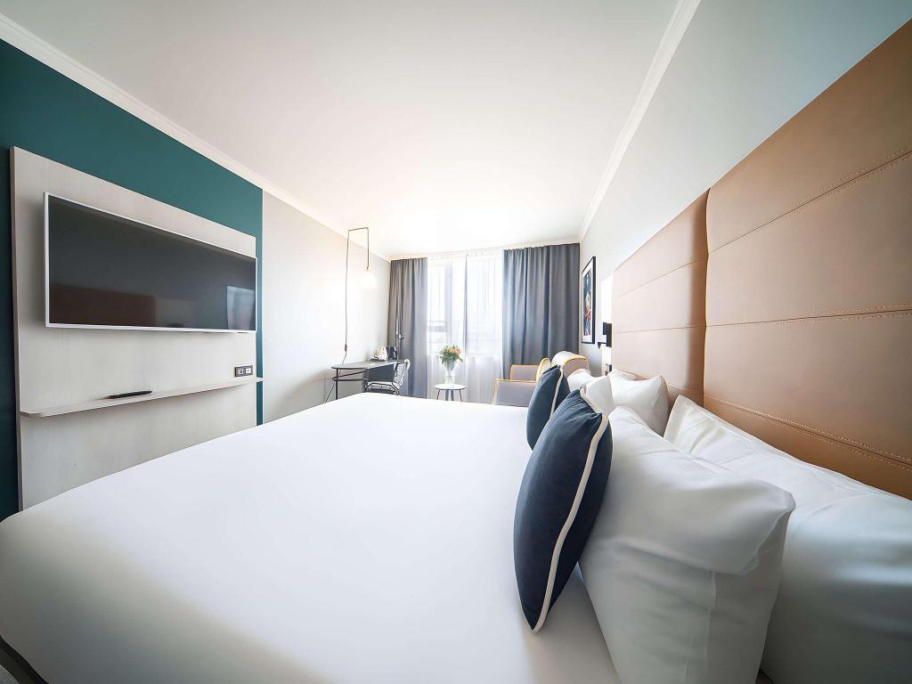 SUPERIOR, KING BED, CITY VIEW, SOFA