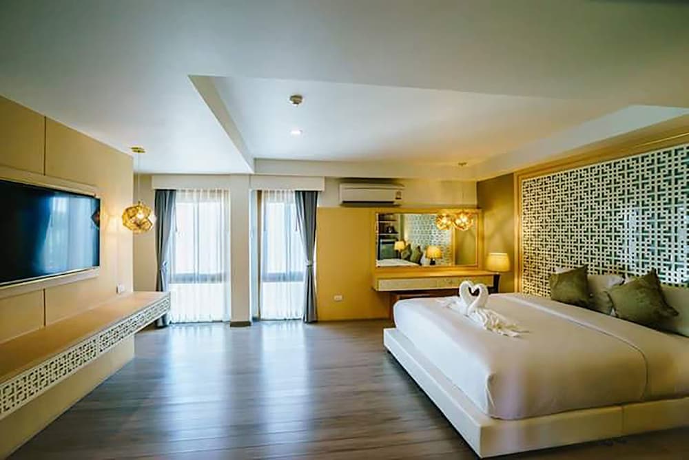 Moon Dragon Hotel 17/63