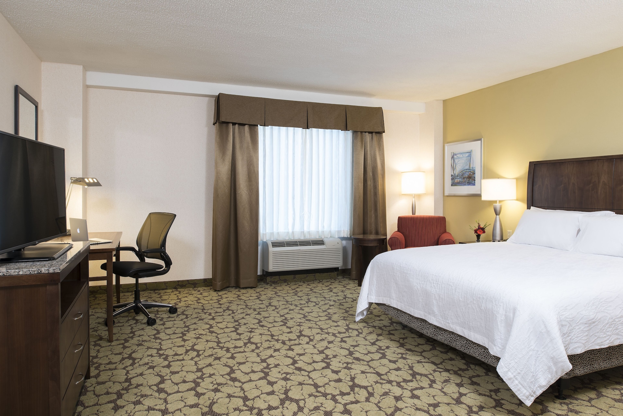 Suite, King Bed, Accessible