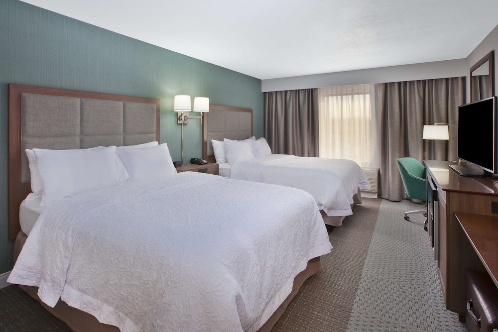 Hampton Inn & Suites Alliance 17/36