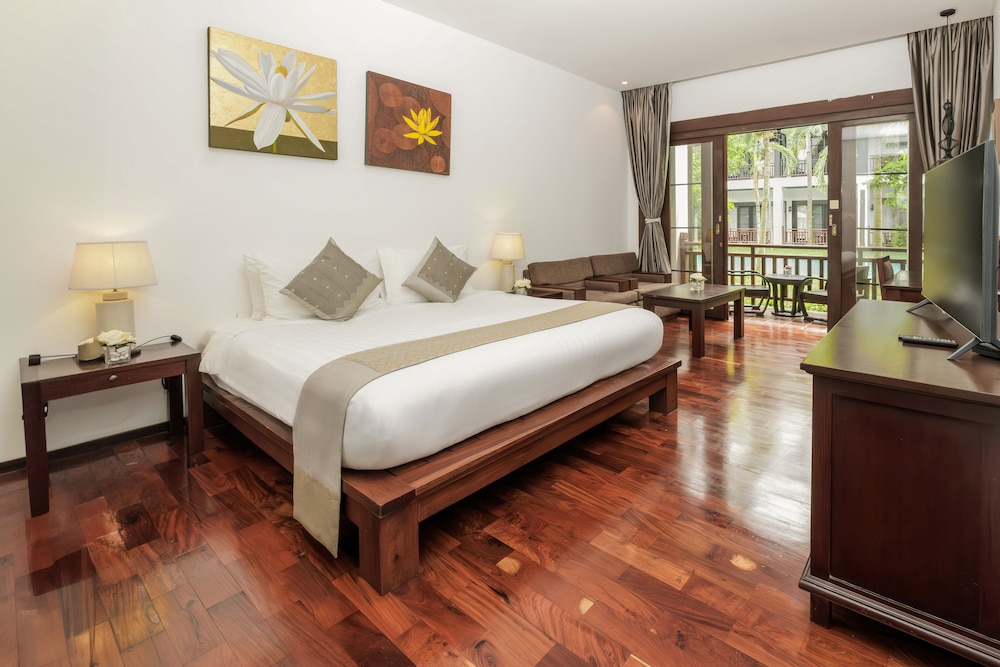 PREMIUM, KING BED, BALCONY