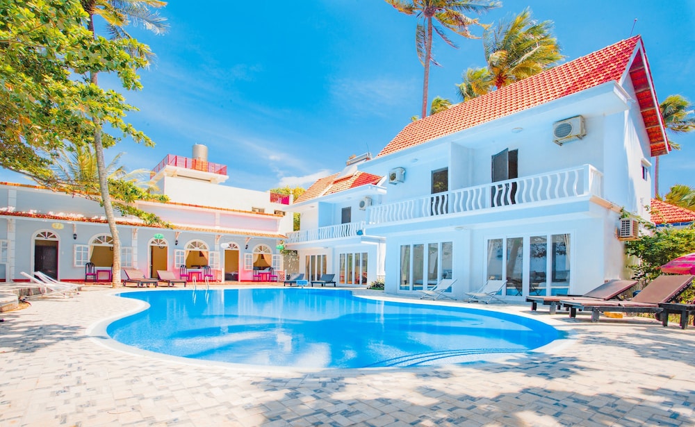Sand Beach Resort 4/50
