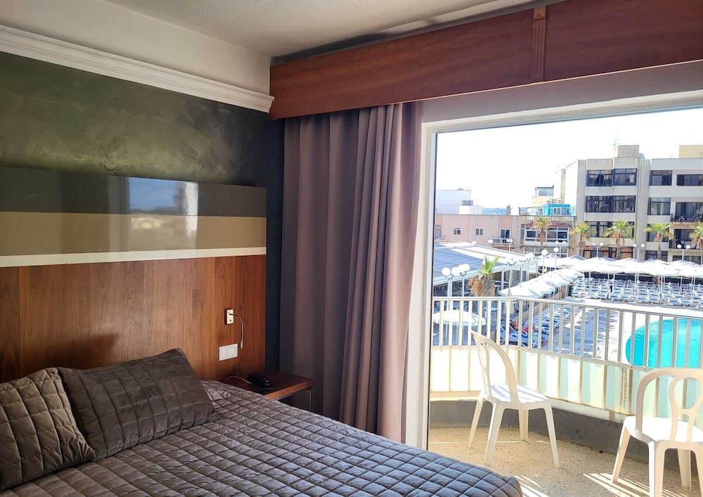 TOPAZ HOTEL 40/66