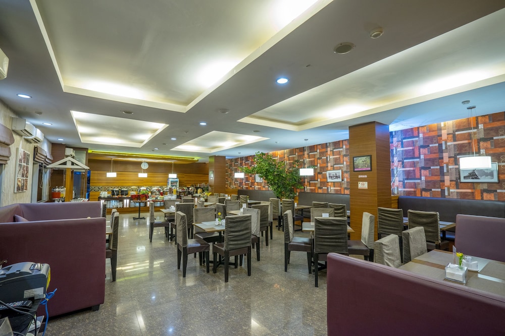 Hotel Grand Kartika 58/63