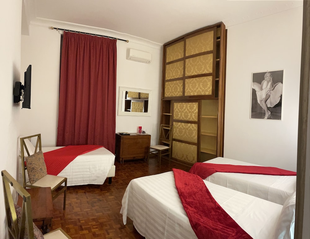 ROOM, TRIPLE