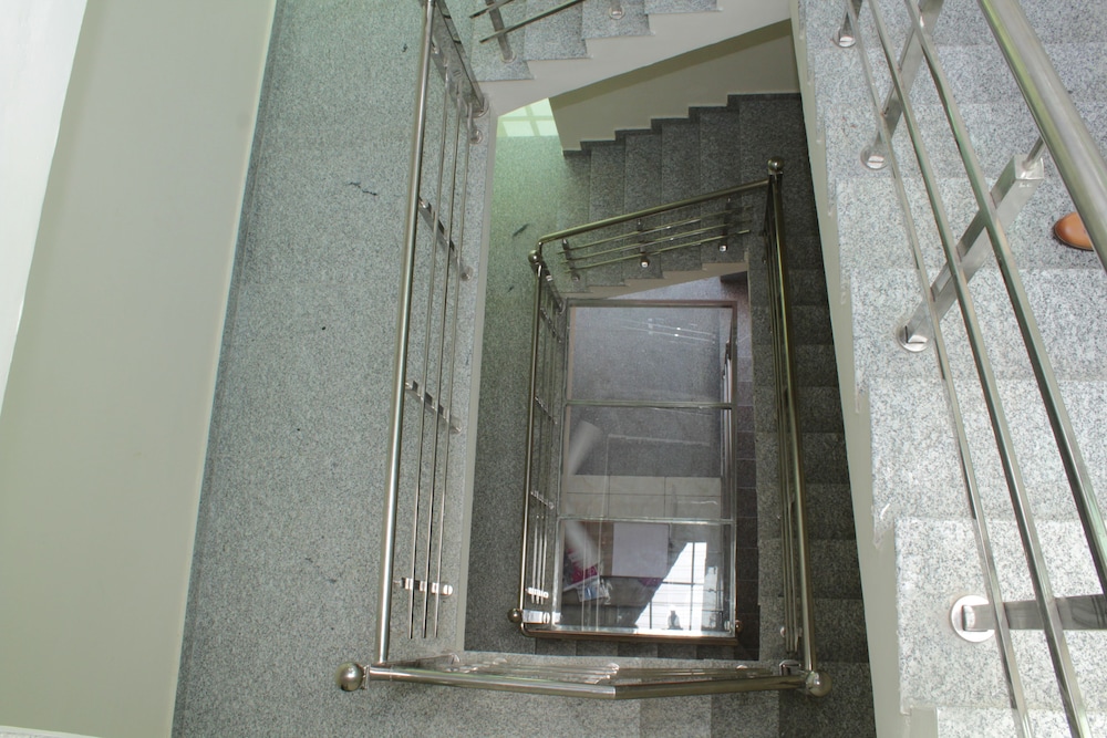 Yatrik Inn 55/56