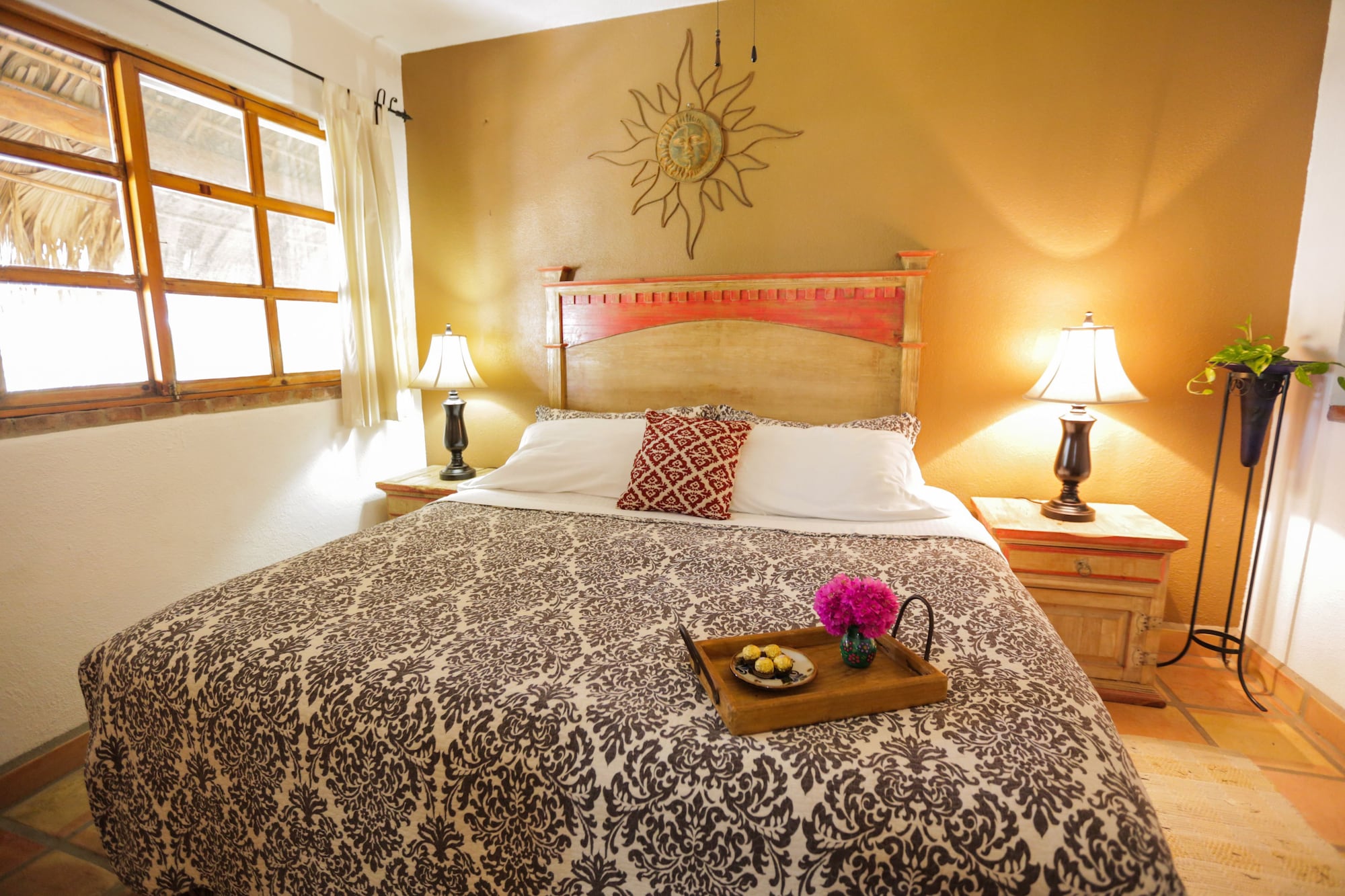1 BEDROOM, SUITE, KING BED, SOFA