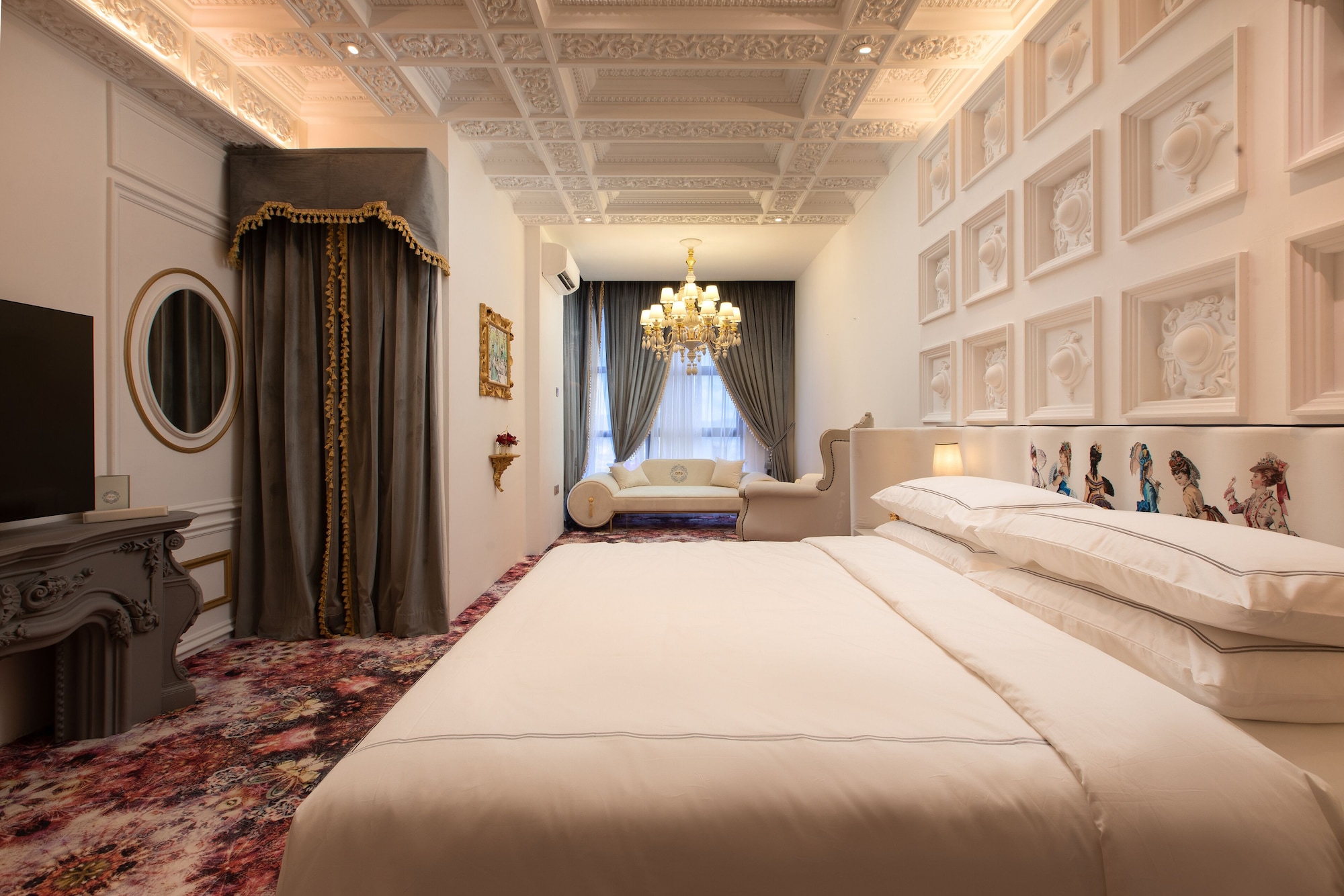 LOUIS VI, KING BED