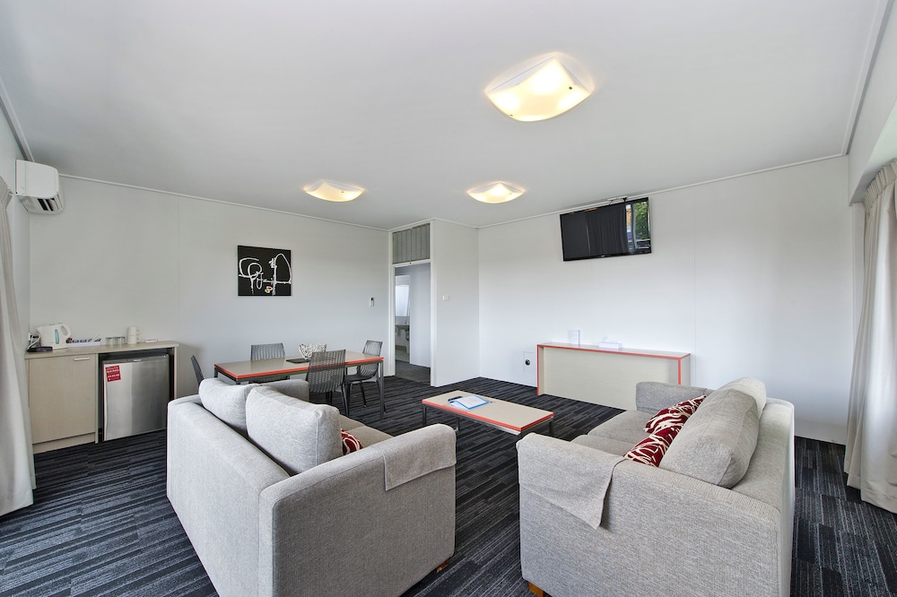 Prince of Wales Hotel 26/50