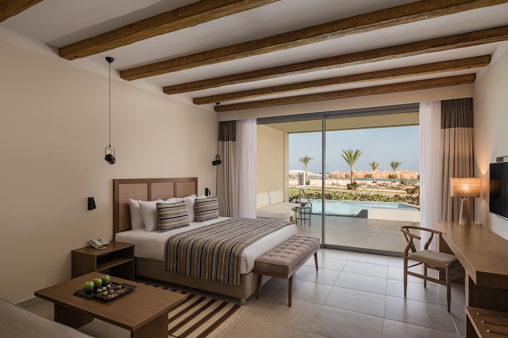 Swim Up, Superior, Queen Bed