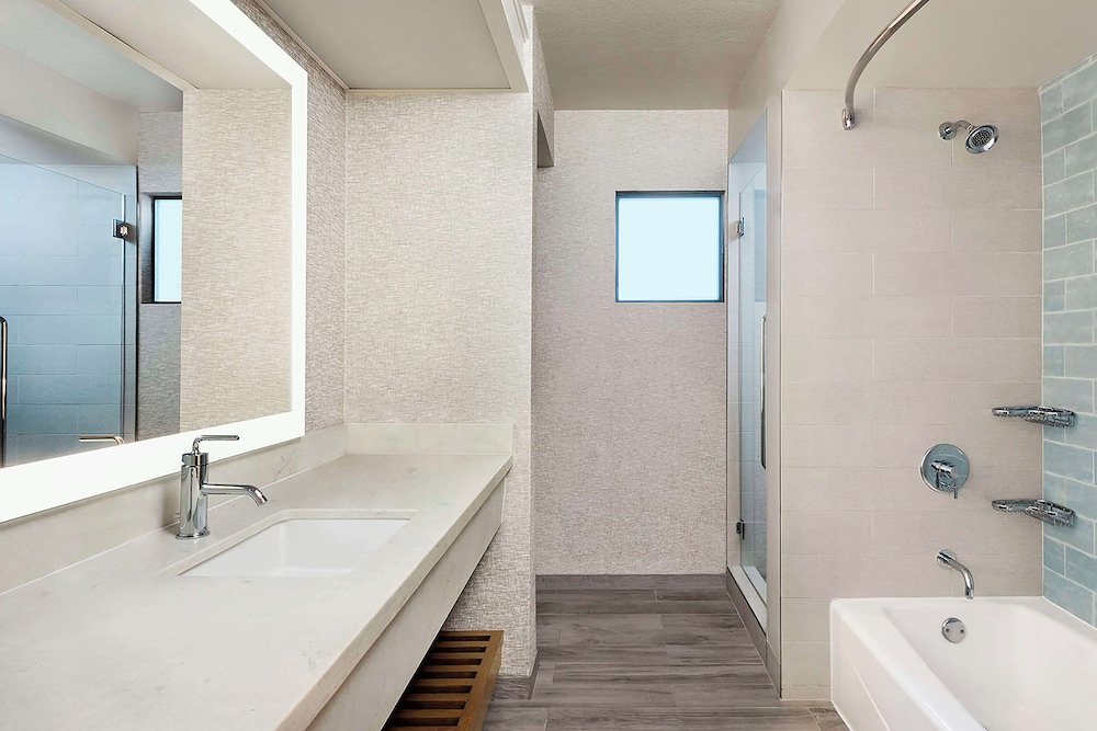 Hyatt Regency Mission Bay Spa and Marina 68/69