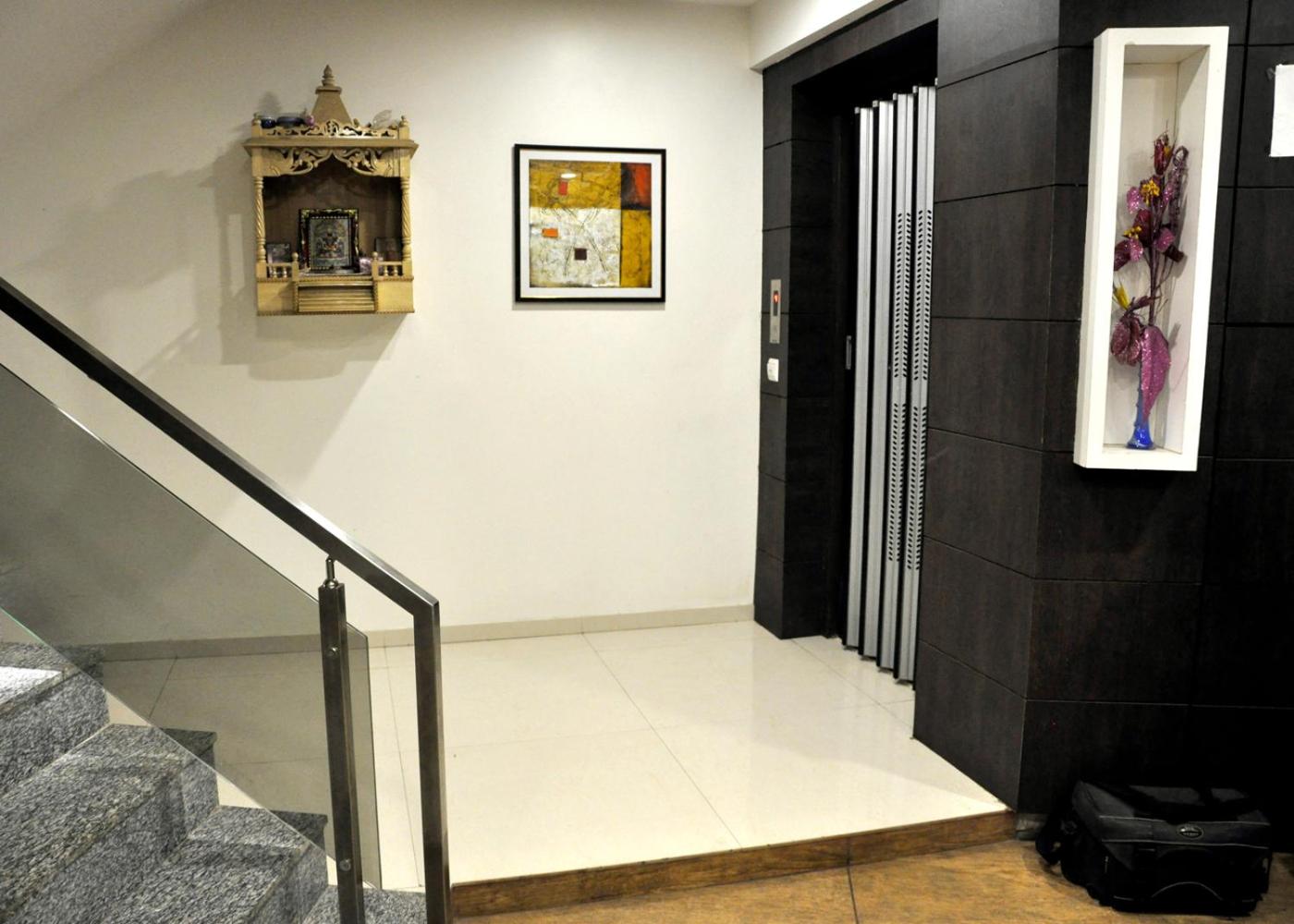 Hotel Jyoti 30/35