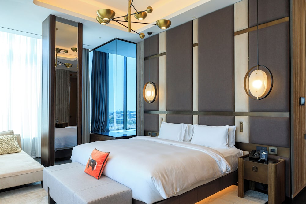 Seven Visions Resort & Places, The Dvin 28/70
