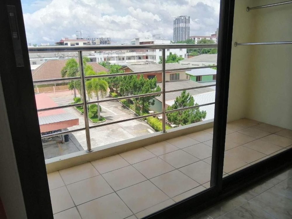 Pearl Place Hotel 39/48