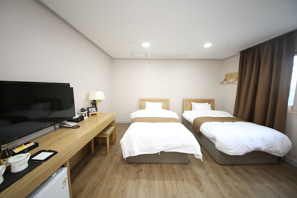 ECONOMY, TWIN BEDS, NO VIEW