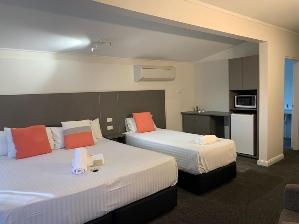 Fern Bay Motel 13/30