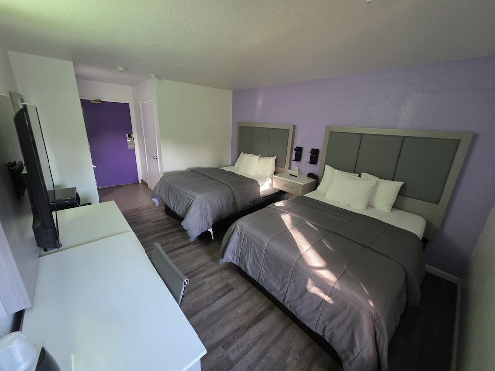 STANDARD, 2 DOUBLE BEDS