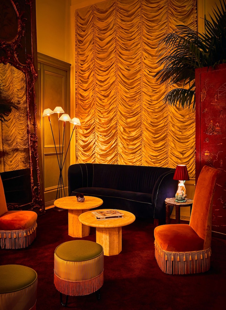 The Siren Hotel 40/70