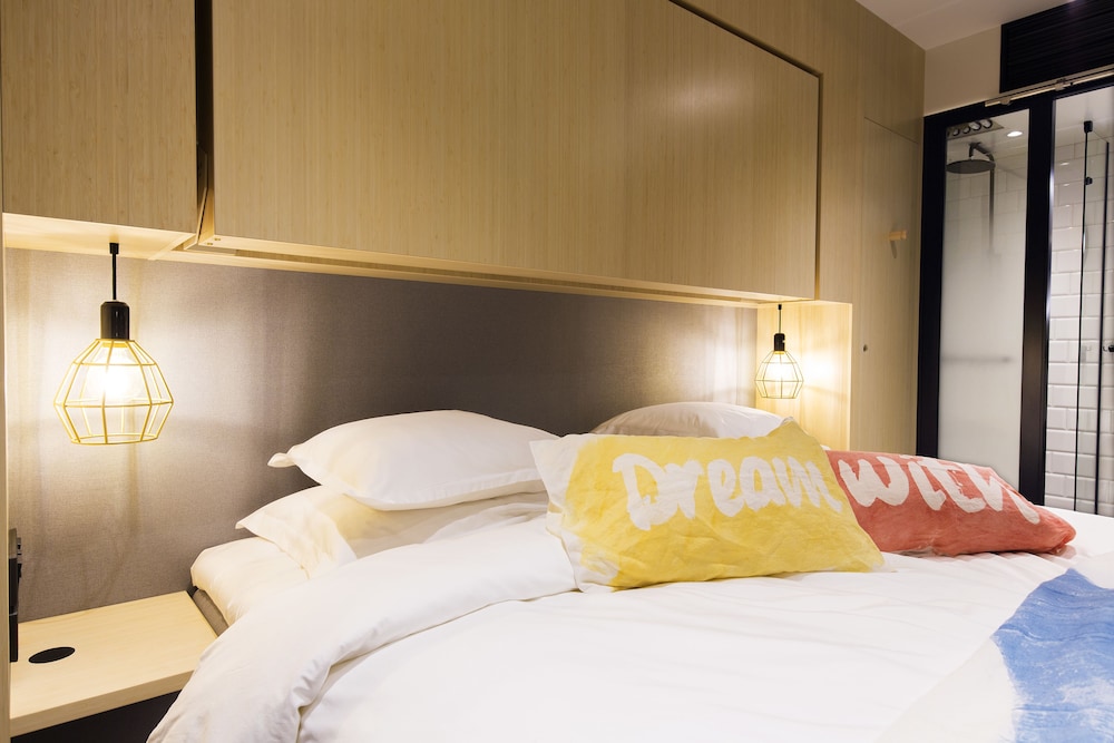 Hotel With Urban Deli 23/39