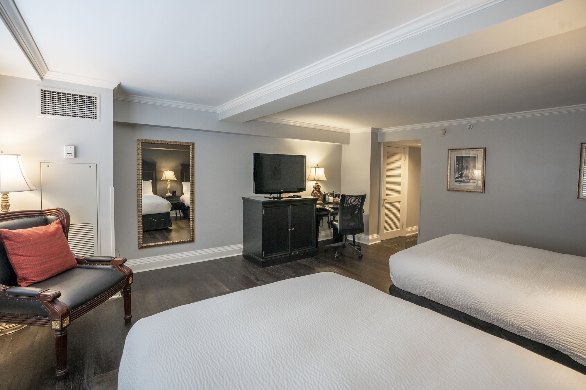 DELUXE, 2 QUEEN BEDS