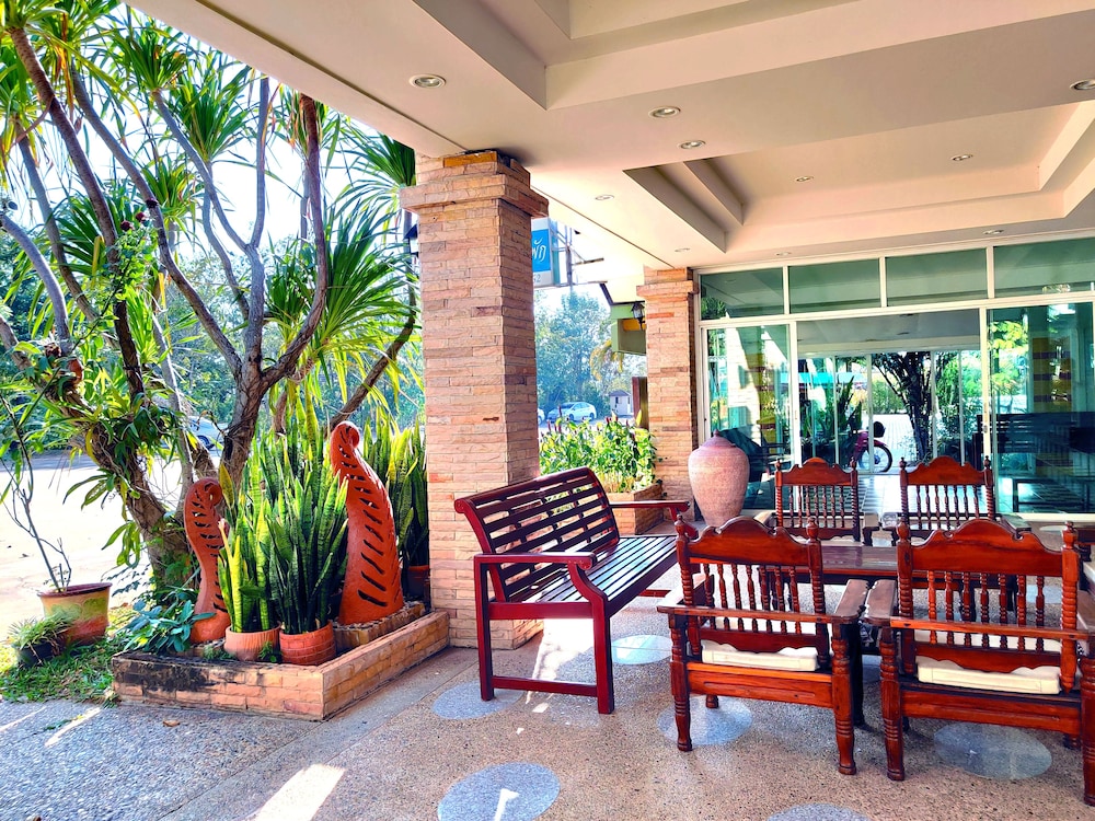 Thongpaeka Hotel 32/50