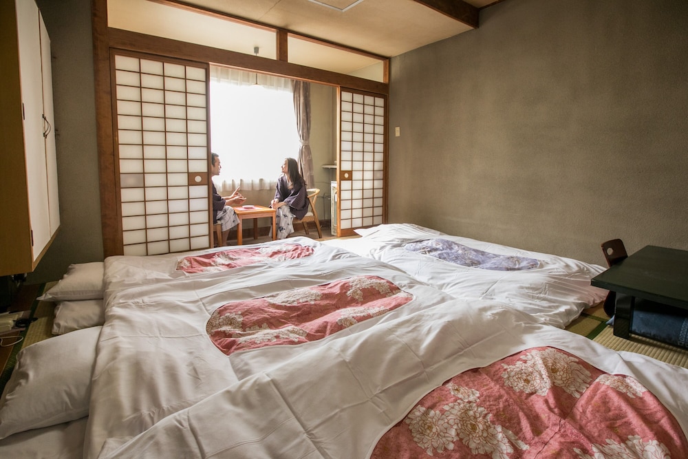 Japanese, Economy, 4 Futon Beds, Bathtub