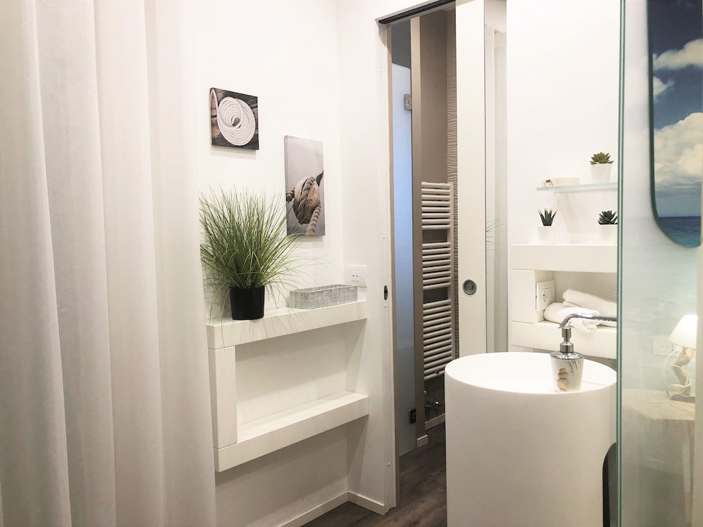 Liberty Village Hotel 49/50
