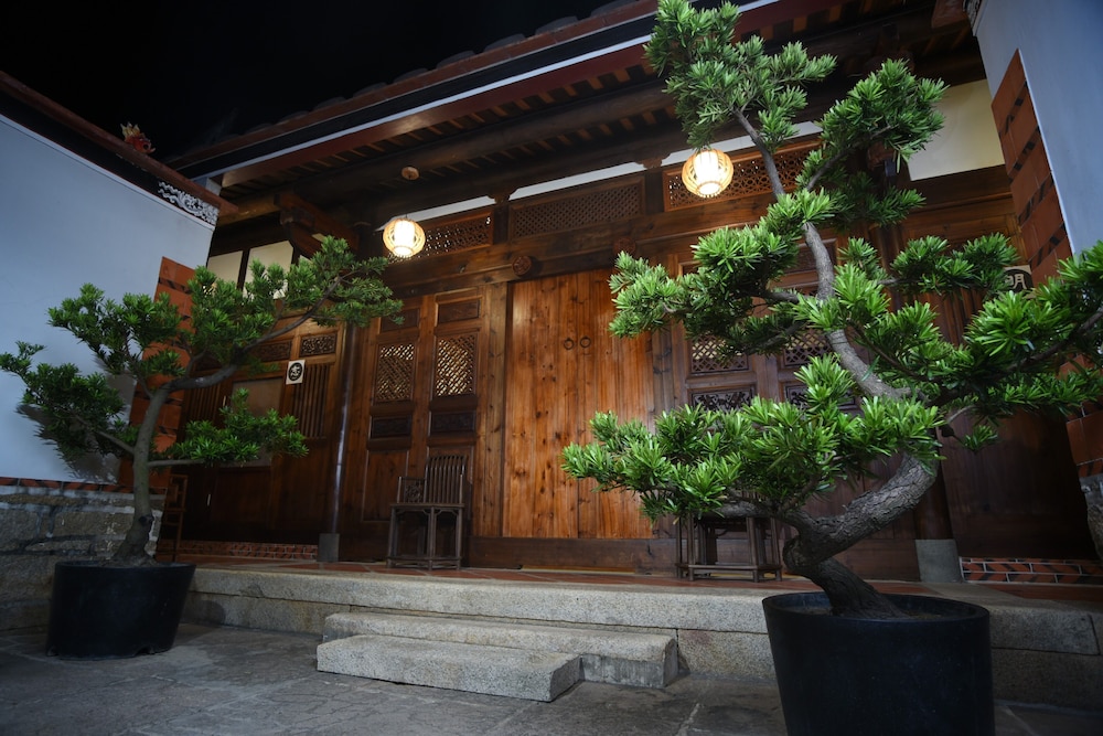 Guning Xiexinyuan Historical Inn 12/48