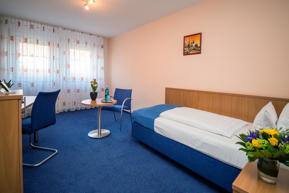 Hotel & Restaurant Goldener Pflug 13/77