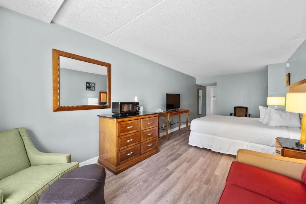 Capital O Sunset Waves Hotel Myrtle Beach Oceanfront 12/63