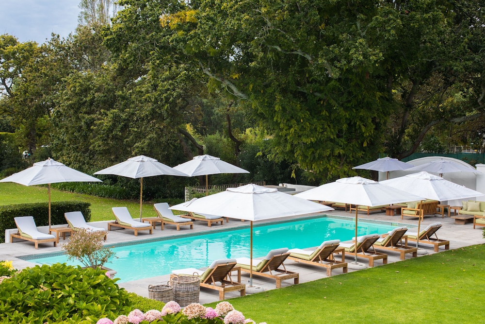 The Alphen Boutique Hotel 29/35