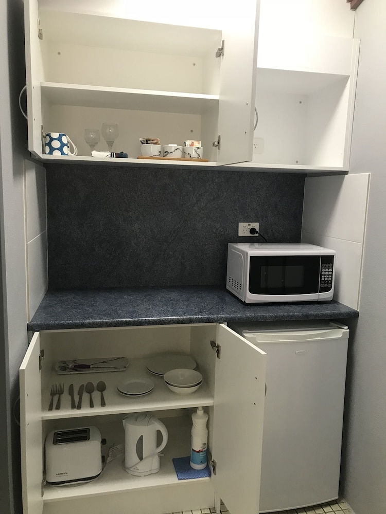 Hideaway Motor Inn 3/52