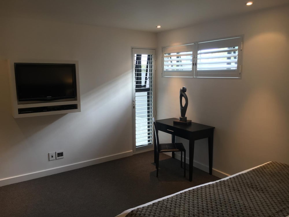 Bayview Guest House 52/64