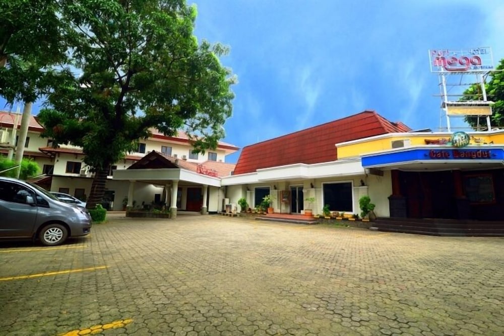 Puri Mega Hotel 27/28
