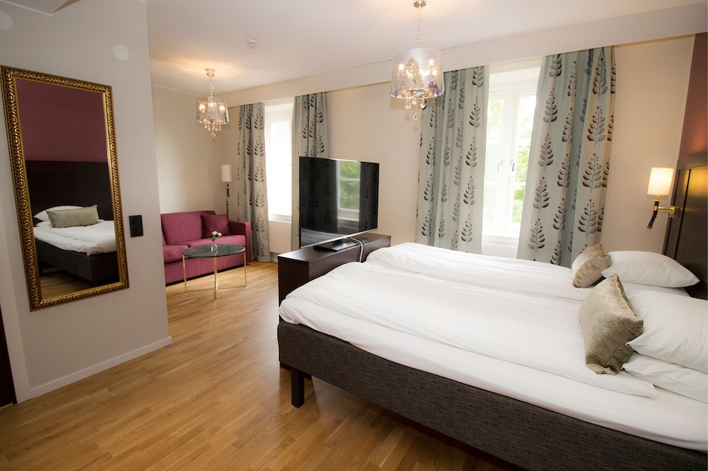 Comfort, Family, Twin Beds, Sofa, Separate Building