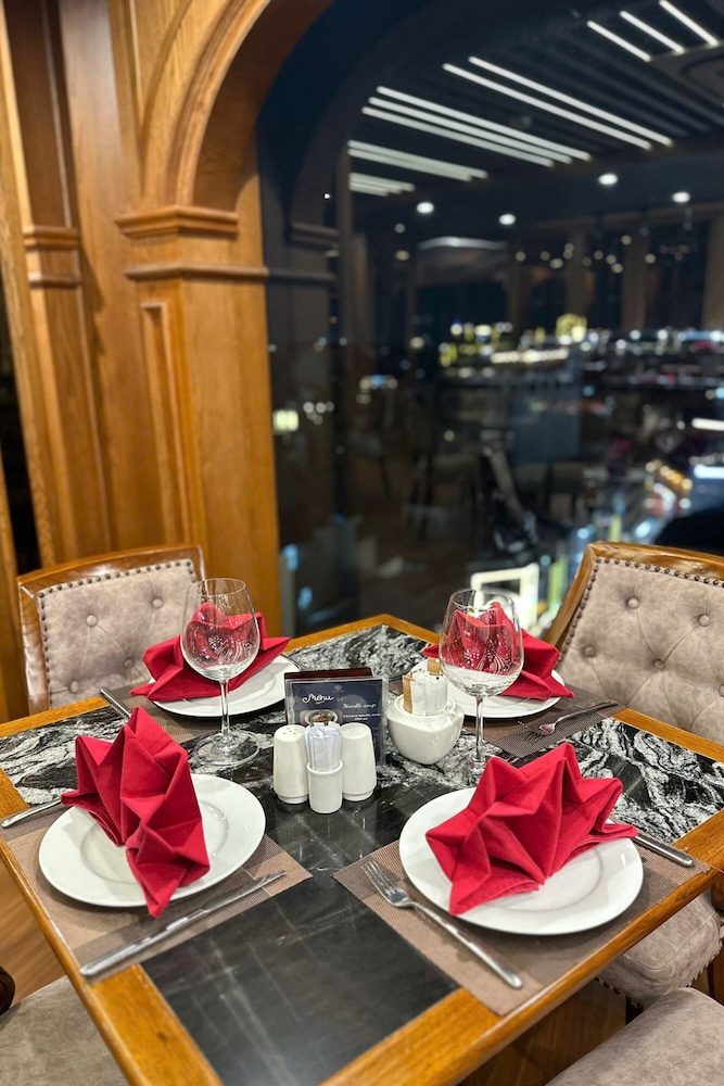 Rex Hanoi Hotel 52/68