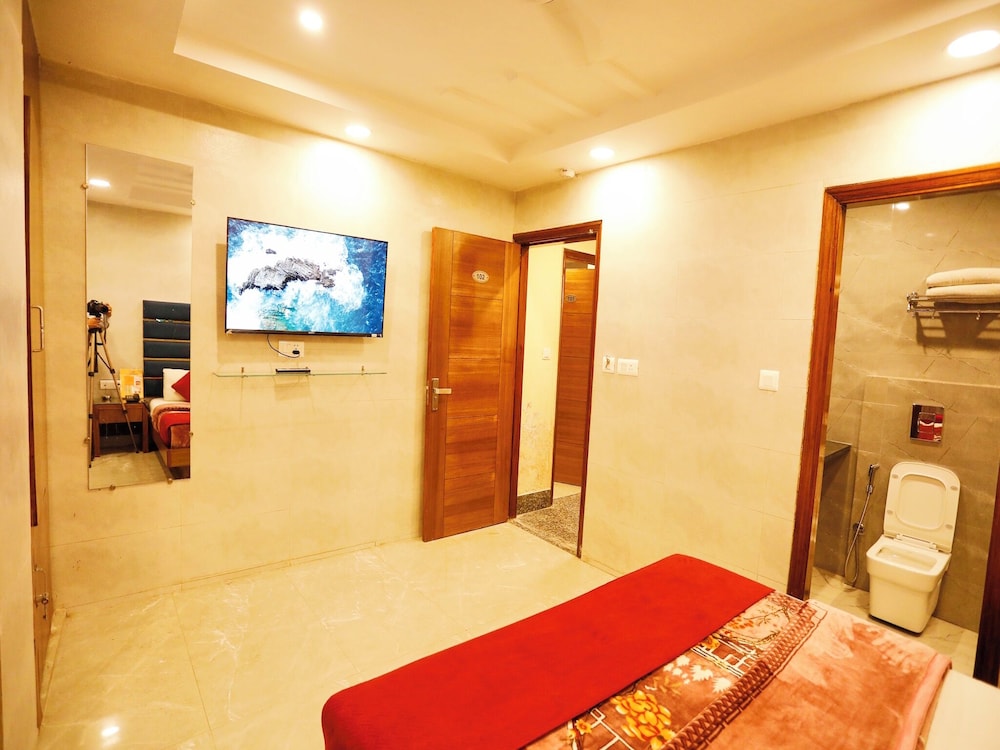 Hotel Gold Star Inn 25/36