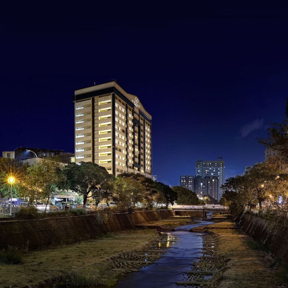 Aeris International Hotel 3/61