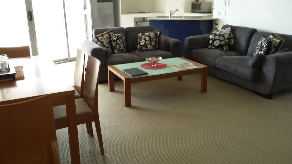 SCARBOROUGH BEACH RESORT 56/72