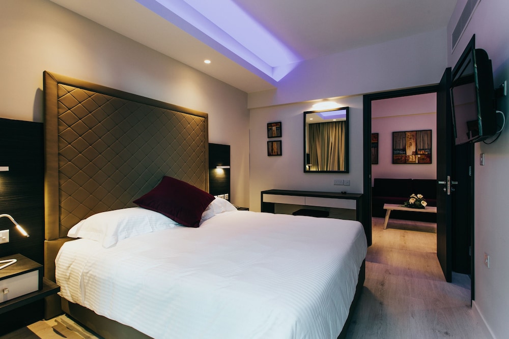 Suite, Balcony