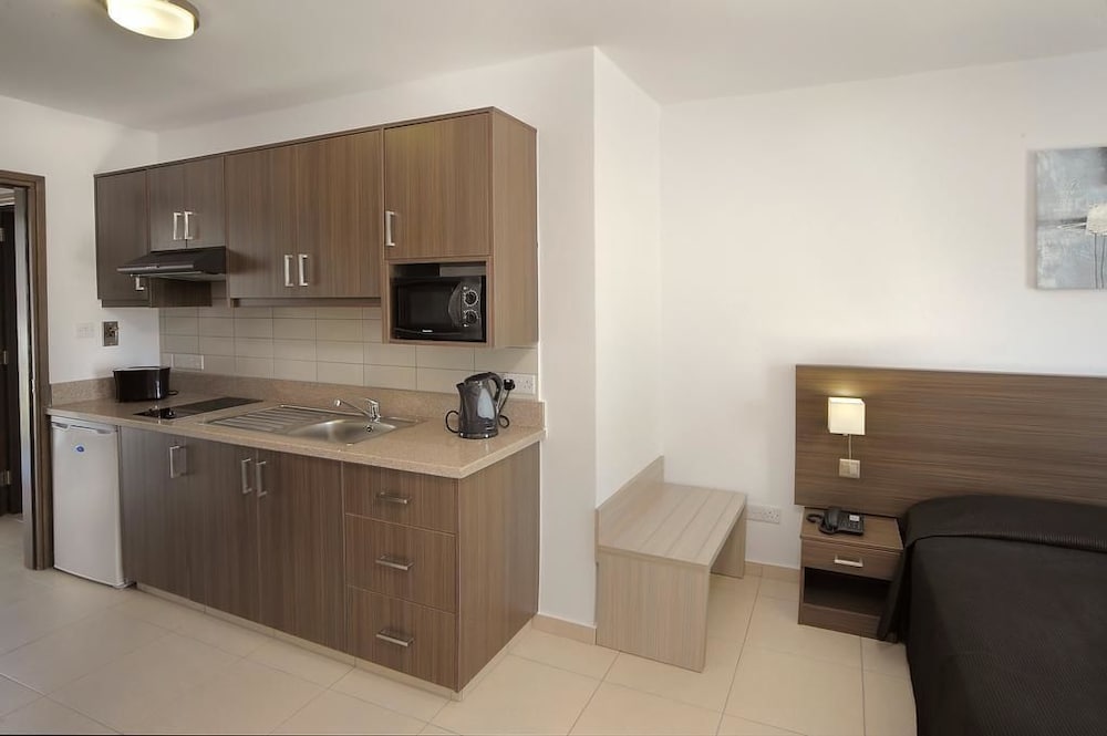 Petrosana Hotel Apartments 14/36