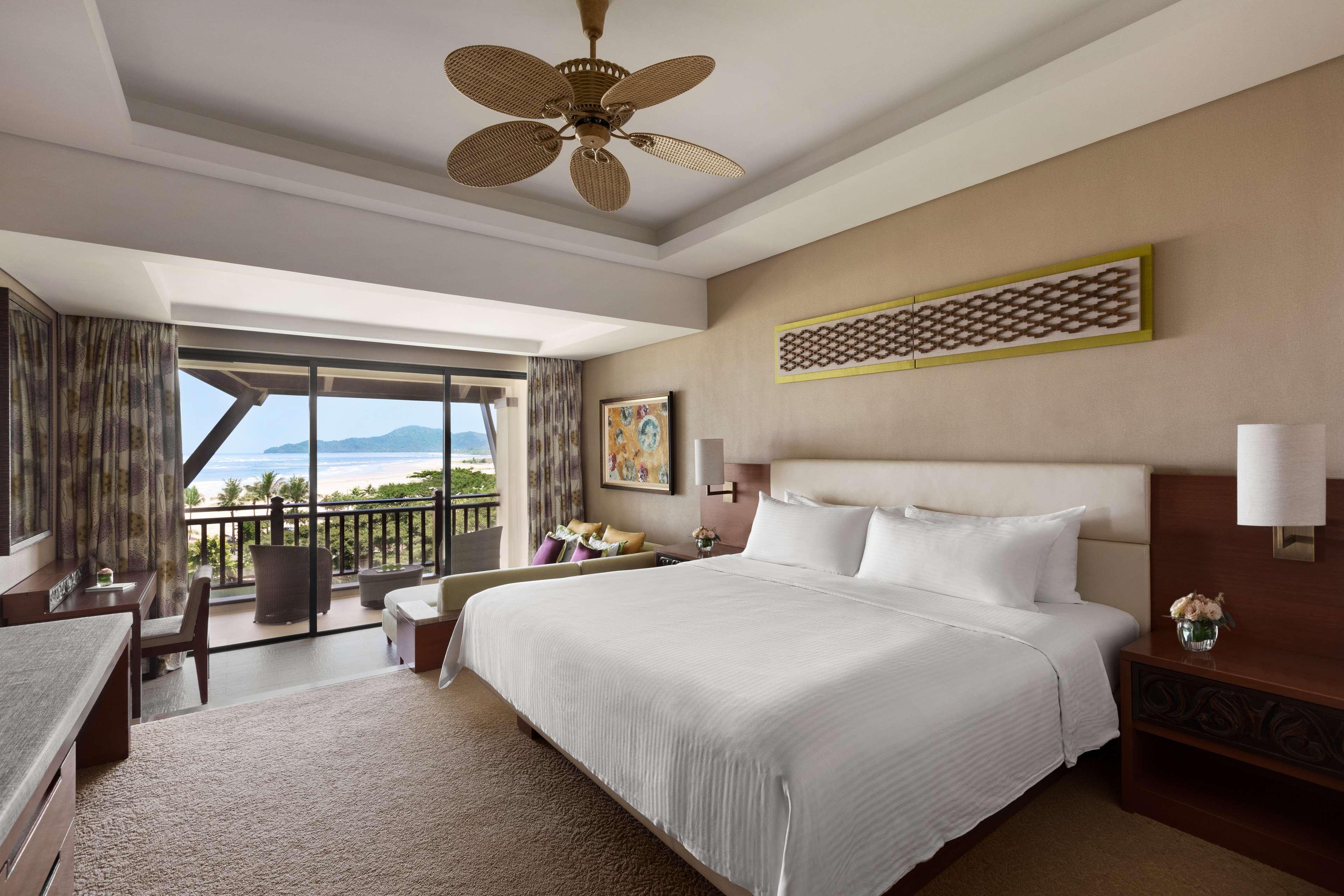 Deluxe, King Bed, Sea View, Garden Wing